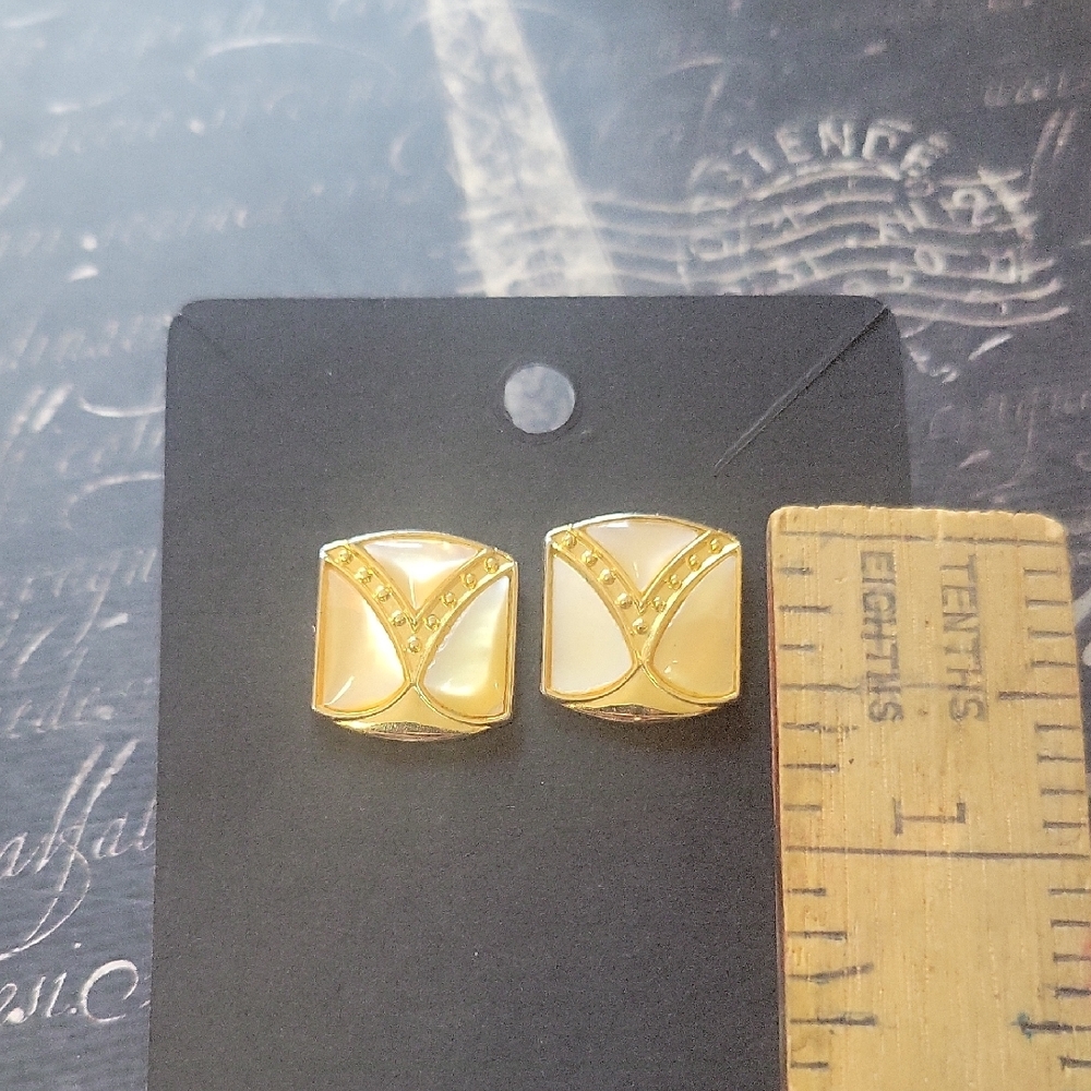 DURI Vintage Gold Stud Earrings